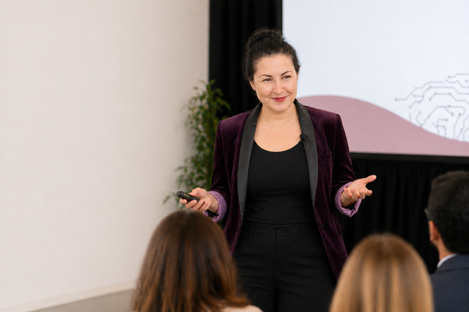 Alice Bazdikian speaking on AI for small business